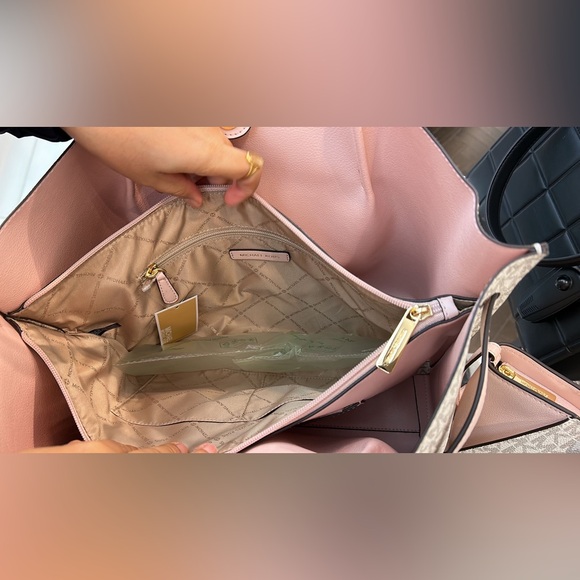 Michael Kors Emilia tote bag. - Picture 6 of 6